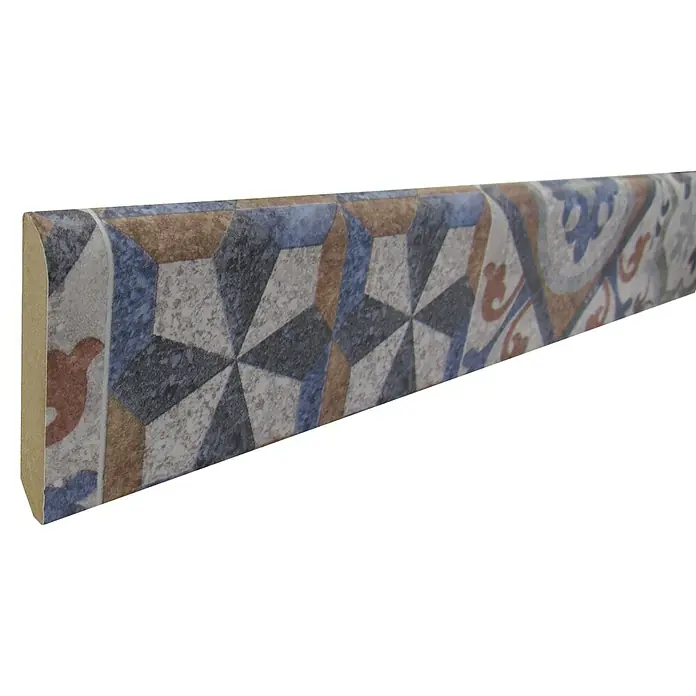 Bariperfil Rodapié Hidráulico Marino - 2,44 m x 10 mm x 70 mm - Primer plano
