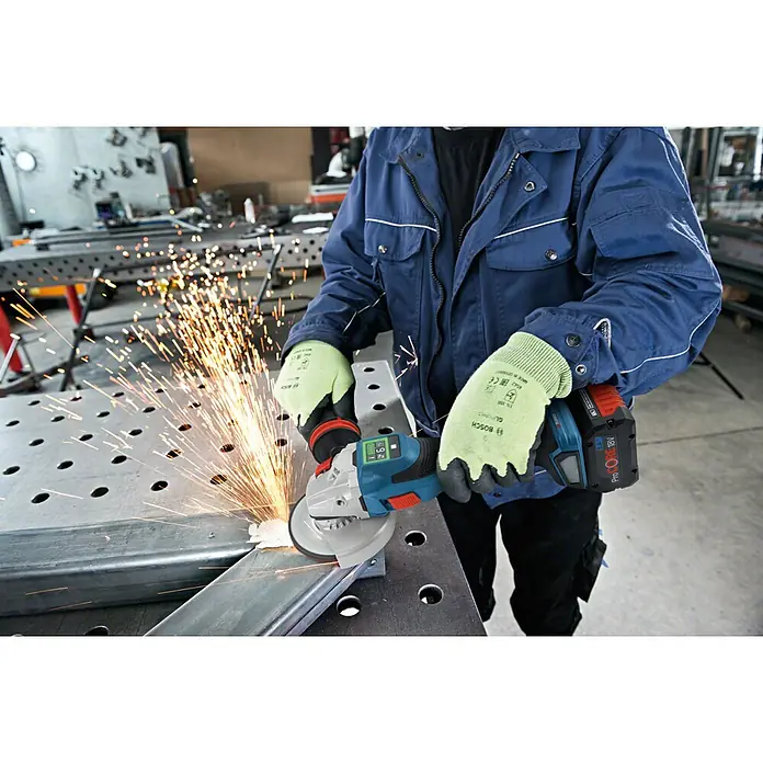Bosch Professional Biturbo Akku-Winkelschleifer 18V-15 SC - 18 V, Ohne Akku, Durchmesser Scheibe: 125 mm - Anwendungsbeispiel