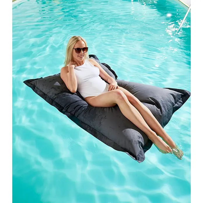Schwimmkissen - Castor Grey, 145 x 100 x 25 cm - Anwendungsbeispiel
