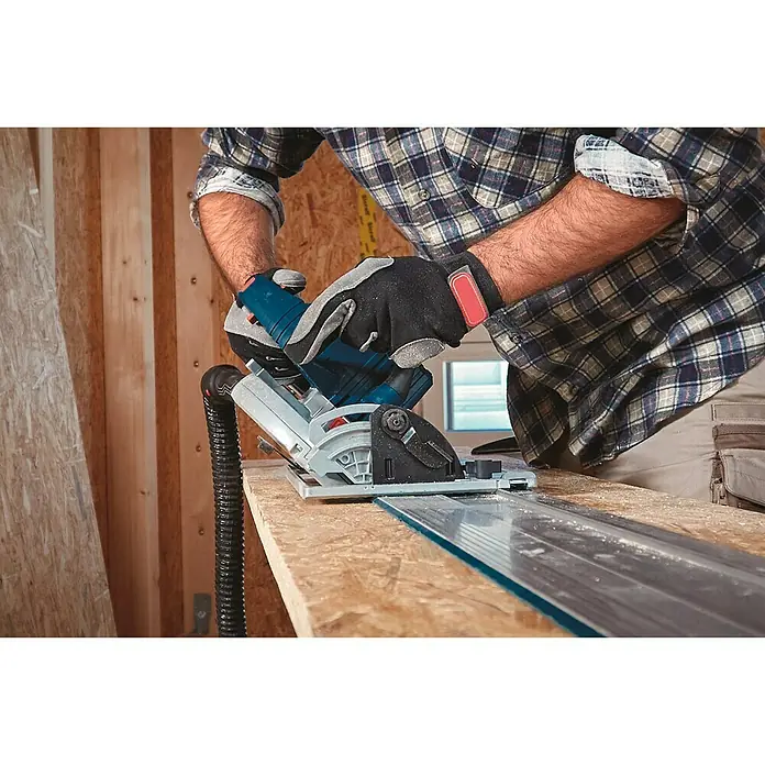 Bosch Professional Biturbo Akku-Handkreissäge GKS 18V-68 GC Solo - 18 V, Ohne Akku, Leerlaufdrehzahl: 2.500 U/min - 5.000 U/min - Anwendungsbeispiel