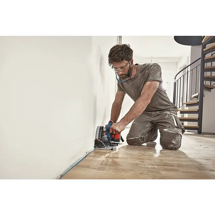 Bosch Professional Biturbo Akku-Tauchsäge GKT 18V-52 GC - 18 V, Ohne Akku, Durchmesser Sägeblatt: 140 mm, Leerlaufdrehzahl: 2.800 U/min - 5.500 U/min - Anwendungsbeispiel