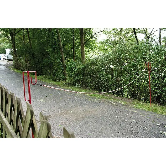 Absperrleinenhalter - 1,25 m, Sicherheitsbügel, Rot, Geschmiedet - Stimmungsaufnahme