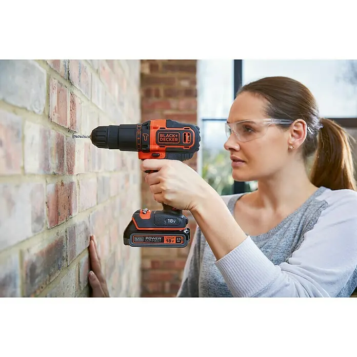 Black+Decker Accuklopboorschroefmachine set - 18 V, 1,5 Ah, 2 accu's, 360 tpm - 1.400 tpm - Toepassingsvoorbeeld