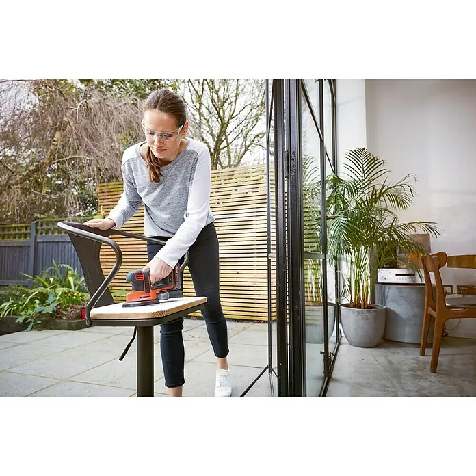 Black+Decker Accumultischuurmachine - 18 V, Li-ion, Excl. accu, 24.000 tpm - Toepassingsvoorbeeld