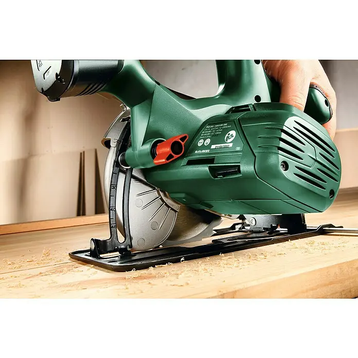 Bosch 18 V Power for All Akku-Handkreissäge PKS 18 LI - 18 V, Ohne Akku, Sägeblatt: Ø 150 mm, Leerlaufdrehzahl: 3.800 U/min - Anwendungsbeispiel