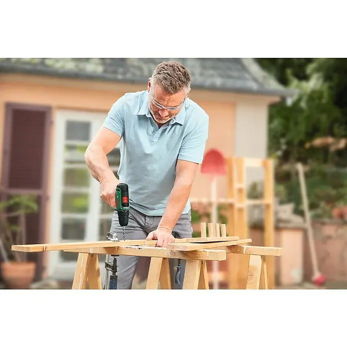Bosch Akku-Bohrschrauber EasyDrill 1200 - 12 V, 1 Akku, 1,5 Ah - Anwendungsbeispiel