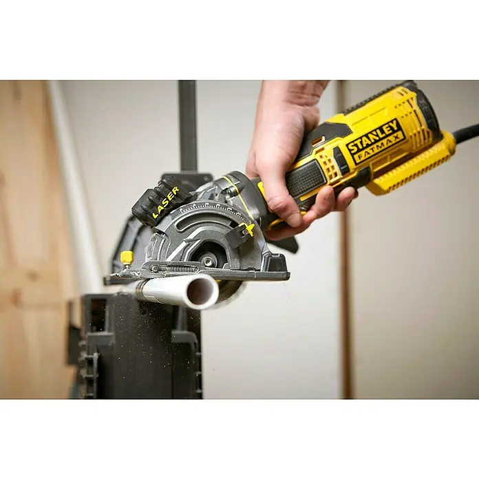 Stanley FatMax Sierra circular FME380K-QS - 650 W, 0 r.p.m. - 5.500 r.p.m. - Producto en uso
