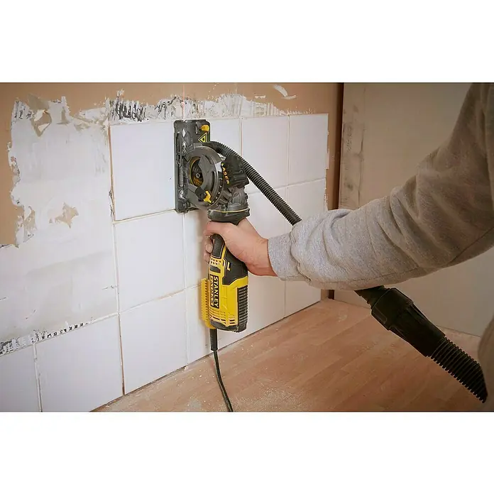 Stanley FatMax Sierra circular FME380K-QS - 650 W, 0 r.p.m. - 5.500 r.p.m. - Producto en uso