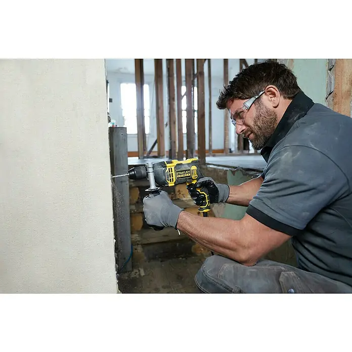Stanley FatMax Taladro percutor FMEH750K-QS con maletín - 750 W, 0 r.p.m. - 3.200 r.p.m. - Producto en uso