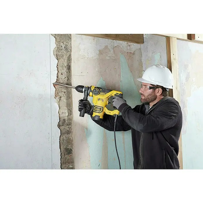 Stanley FatMax Martillo combinado FME1250K-QS - 1.250 W, Energía de percusión: 3,5 J, Número de impactos: 0 /min - 4.100 /min - Producto en uso