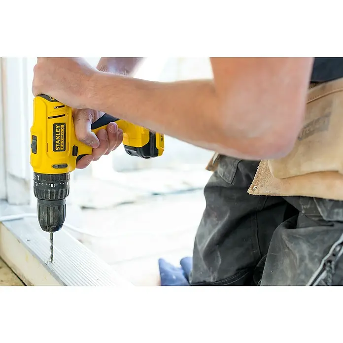 Stanley FatMax Taladro atornillador percutor de batería FMC021S2 - 10,8 V, Iones de litio, 1,5 Ah, 2 baterías - Producto en uso