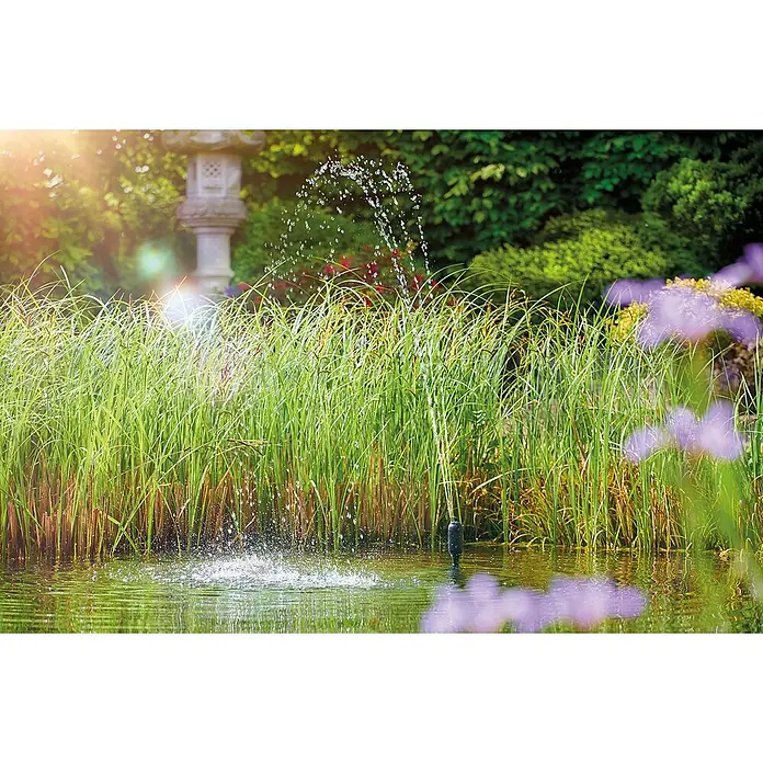 Oase Wasserspielpumpe Aquarius Set 2000 E - 18 W, Fördermenge pro Std.: 2.100 l - Stimmungsaufnahme