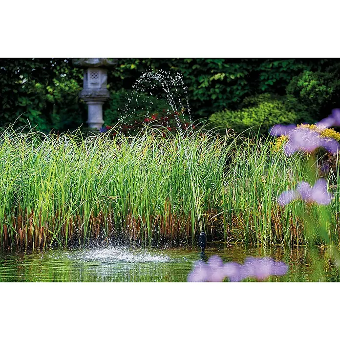 Oase Wasserspielpumpe Aquarius Set 2000 E - 18 W, Fördermenge pro Std.: 2.100 l - Stimmungsaufnahme