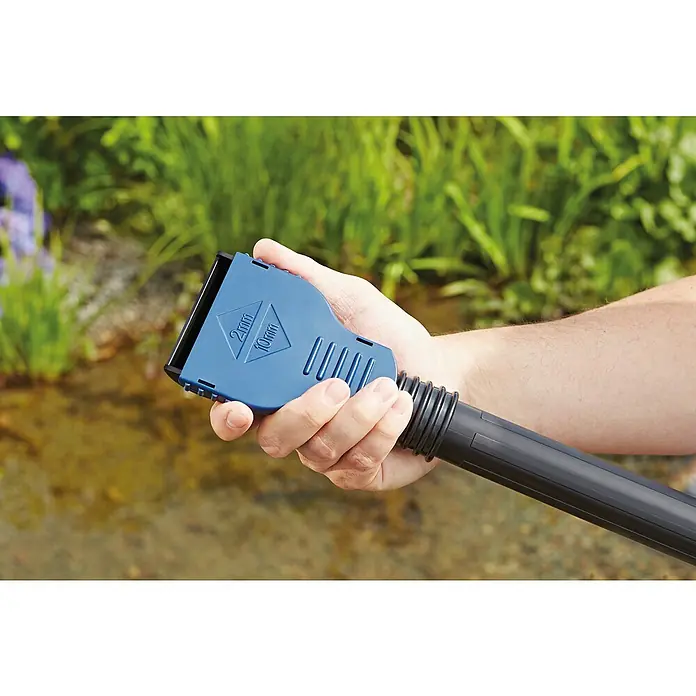 Oase Teichschlammsauger PondoVac Classic - 1.400 W, Tankvolumen: 27 l - Anwendungsbeispiel