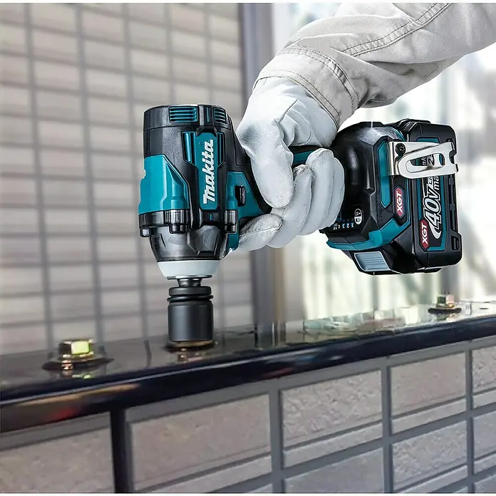 Makita XGT 40 V max. Akku-Schlagschrauber TW004GZ - 40 V, Ohne Akku, Leerlaufdrehzahl: 0 U/min - 3.200 U/min - Anwendungsbeispiel
