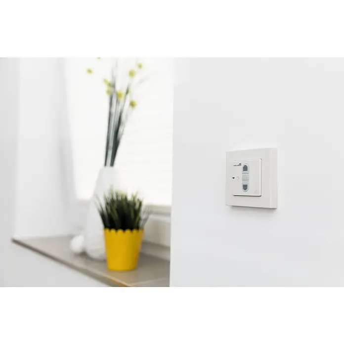Schellenberg Smart Home Funk-Empfangsschalter - 80 x 80 x 40 mm, Weiß, Unterputzmontage - Stimmungsaufnahme