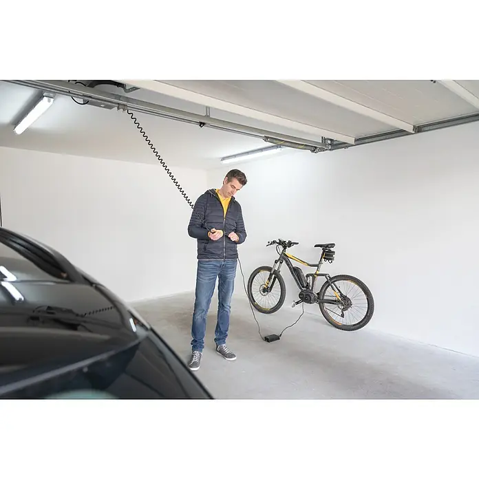 Schellenberg Garagentorantrieb Smart Drive L - Torfläche: Max. 10 m², Zugkraft: Max. 600 N - Anwendungsbeispiel