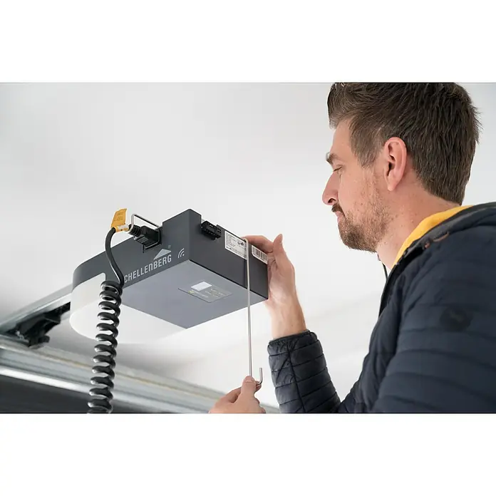 Schellenberg Spiralkabel - 2,8 m, Passend für: Schellenberg Garagentorantrieb Smart Drive L, Schellenberg Garagentorantrieb Smart Drive XL - Anwendungsbeispiel