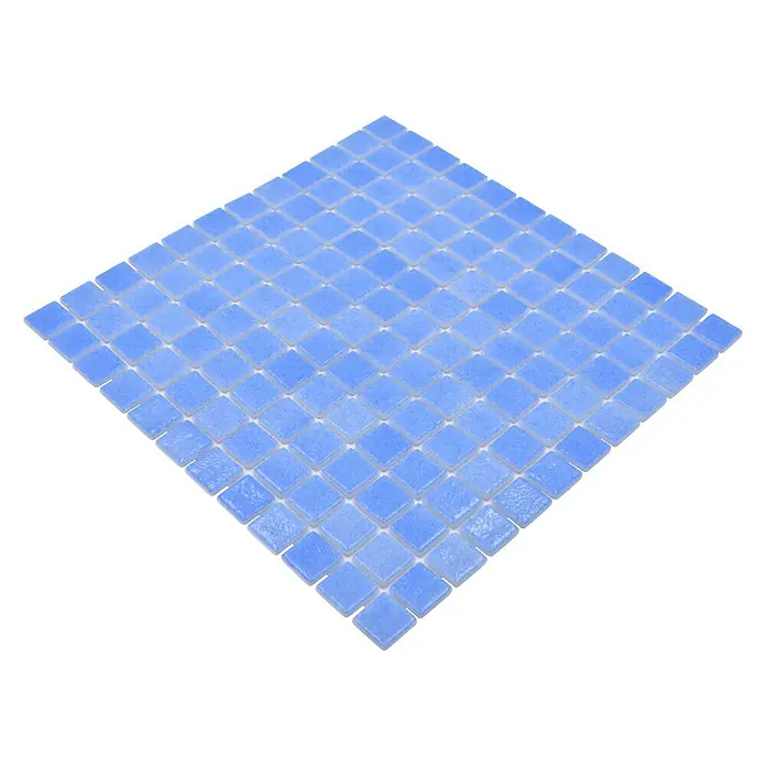 Mozaïektegel vierkant Eco Niebla VP110PUR - 31,6 x 31,6 cm, Mix lichtblauw, Glanzend - Diagonaal zicht