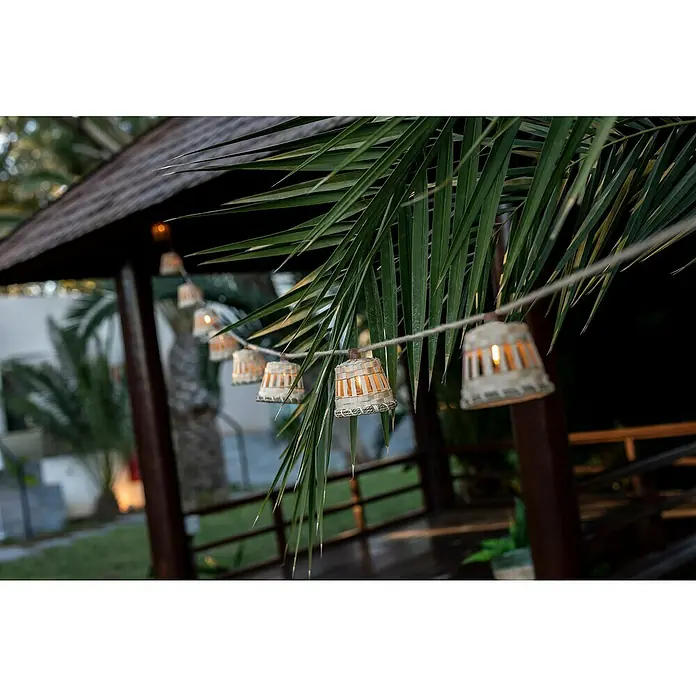 New Garden Solar-Lichterkette Aurora - Länge: 8 m, IP44, Rattan - Stimmungsaufnahme