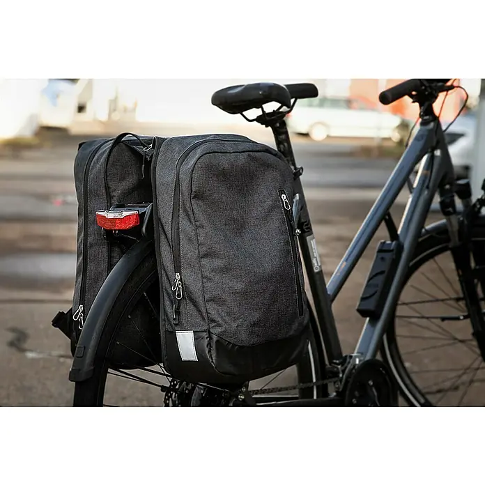 Gepäckträgertasche 2in1 - Volumen: 25 l, Schwarz - Stimmungsaufnahme