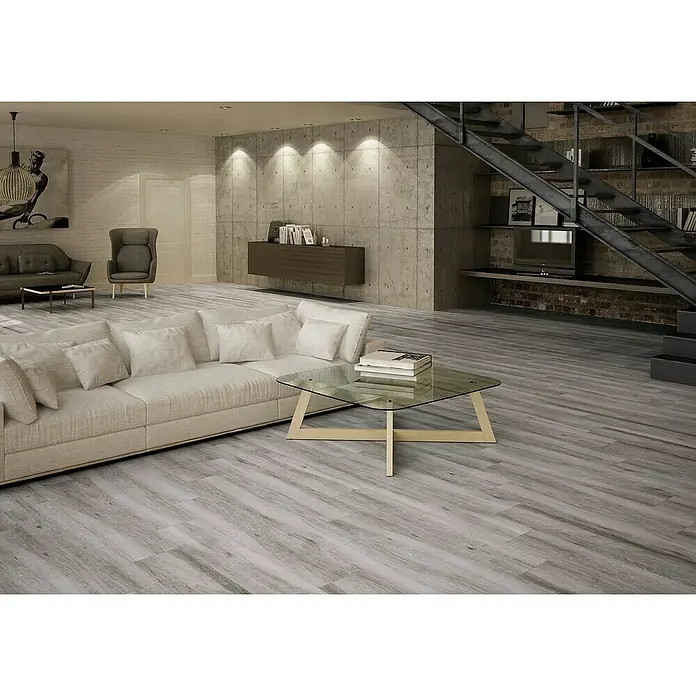 Pavimento porcelánico Atelier - 22,5 x 119,5 cm, Gris, Rectificado, Estilo madera - Foto ambiente