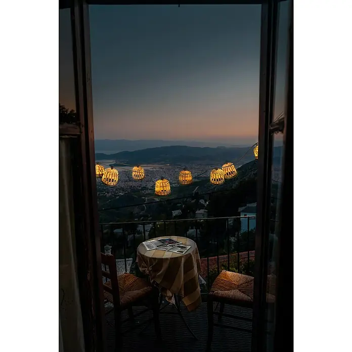 New Garden Solar-Lichterkette Aurora - Länge: 8 m, IP44, Rattan - Stimmungsaufnahme