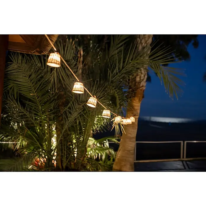 New Garden Solar-Lichterkette Aurora - Länge: 8 m, IP44, Rattan - Stimmungsaufnahme