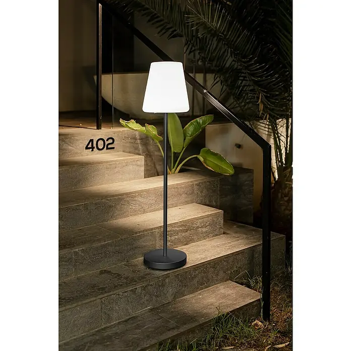 New Garden Lámpara de pie solar Lola Slim - Antracita, Altura: 120 cm - Foto ambiente