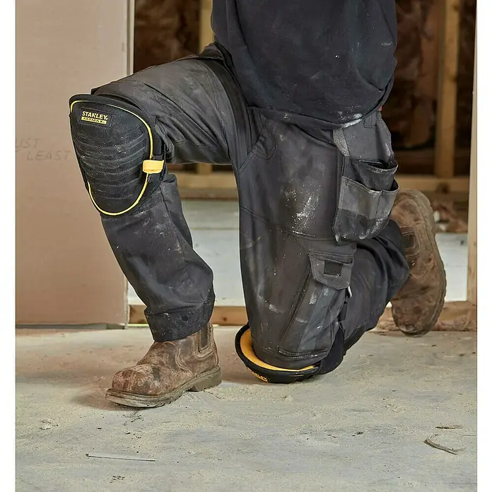 Stanley FatMax Rodilleras FMST82959-1 - Negro - Producto en uso
