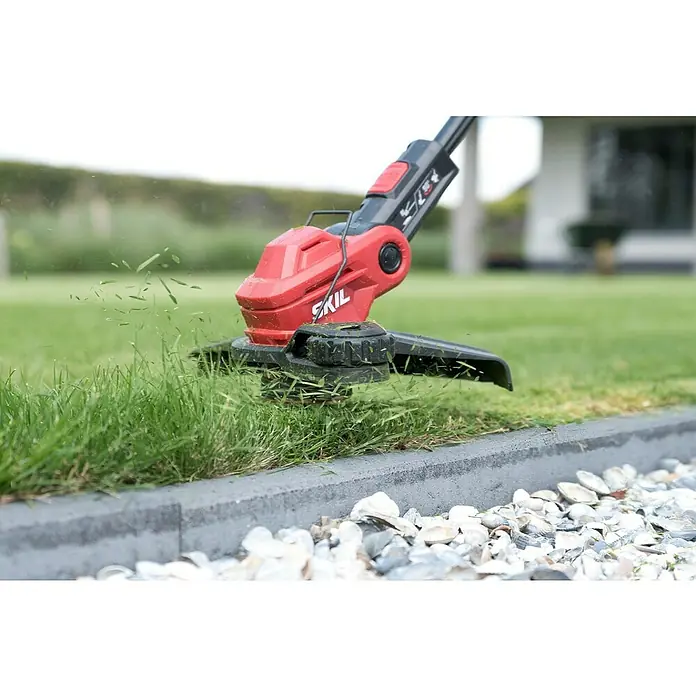 Skil Akumulatorski trimer 0240CA - 18 V, Bez akumulatora, Širina reza: 30 cm - Proizvod u upotrebi