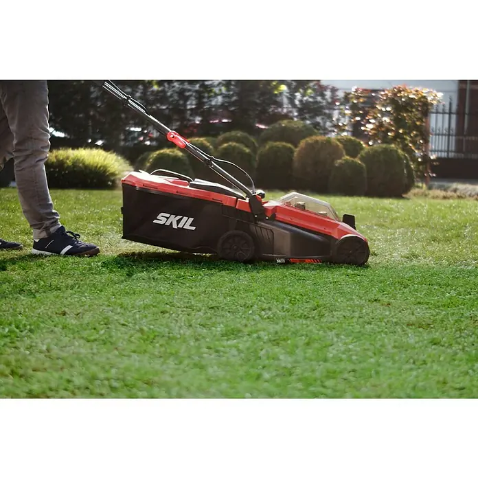 Skil Akumulatorska kosilica 0130 BA - 36 V, 2 baterije, 2 Ah, Širina reza: 34 mm - Proizvod u upotrebi