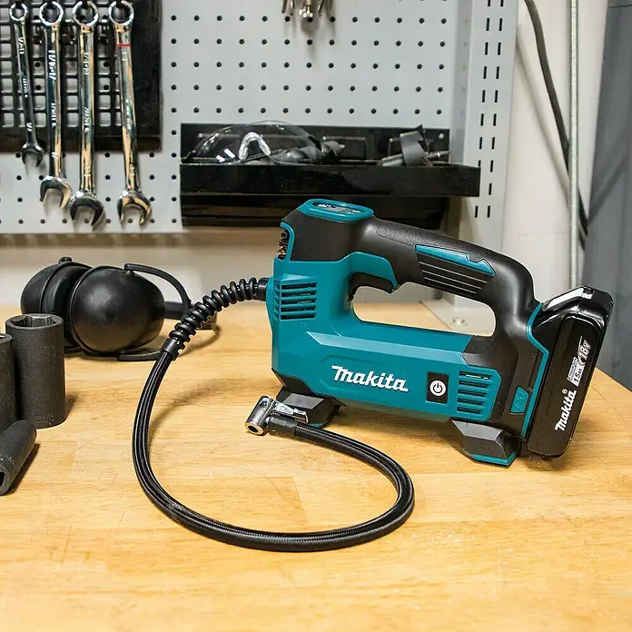 Makita Akku-Kompressor DMP180Z - 18 V, Li-Ionen, Ohne Akku, Max. Druck: 8,3 bar - Stimmungsaufnahme