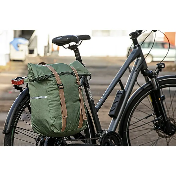 Gepäckträgertasche Retro - Volumen: 25 l, Grün, Tragegriff - Anwendungsbeispiel