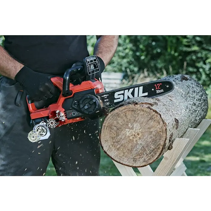 Skil Akumulatorska lančana pila 0534 CA - 18 V, Bez akumulatora, Dužina mača: 30 cm - Proizvod u upotrebi