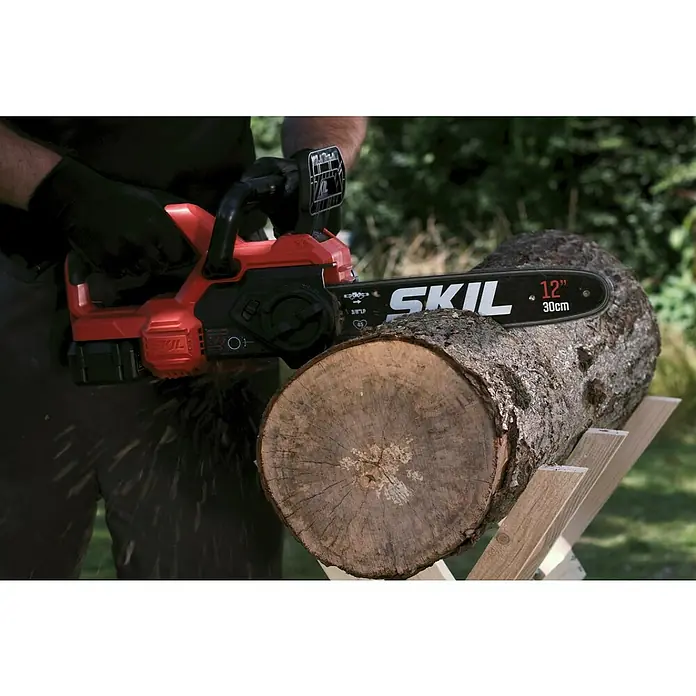 Skil Akumulatorska lančana pila 0534 CA - 18 V, Bez akumulatora, Dužina mača: 30 cm - Proizvod u upotrebi