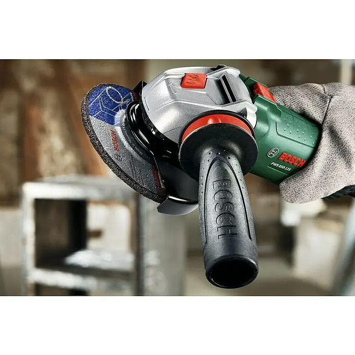 Bosch 18 V Power for All Kutna brusilica PWS 850-125 - 850 W, Promjer rezne ploče: 125 mm, Maksimalni broj okretaja pri praznom hodu: 12.000 okr/min - Proizvod u upotrebi