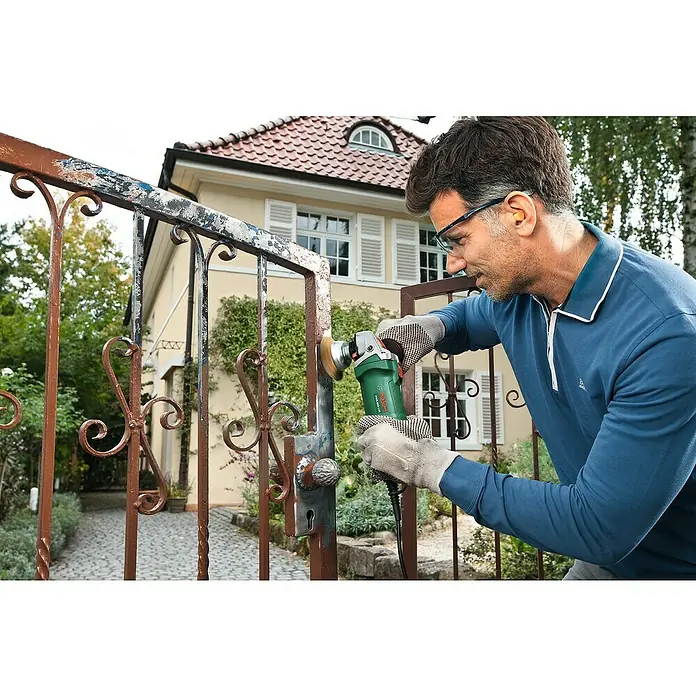 Bosch 18 V Power for All Kutna brusilica PWS 850-125 - 850 W, Promjer rezne ploče: 125 mm, Maksimalni broj okretaja pri praznom hodu: 12.000 okr/min - Proizvod u upotrebi