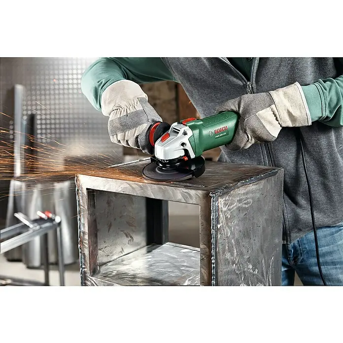 Bosch 18 V Power for All Kutna brusilica PWS 850-125 - 850 W, Promjer rezne ploče: 125 mm, Maksimalni broj okretaja pri praznom hodu: 12.000 okr/min - Proizvod u upotrebi