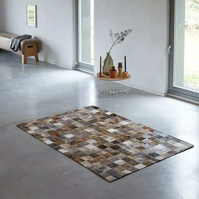 Esbeco Deko-Kuhfell Patchwork - Hellbraun, 180 x 120 cm, 100 % Echtfell - Stimmungsaufnahme