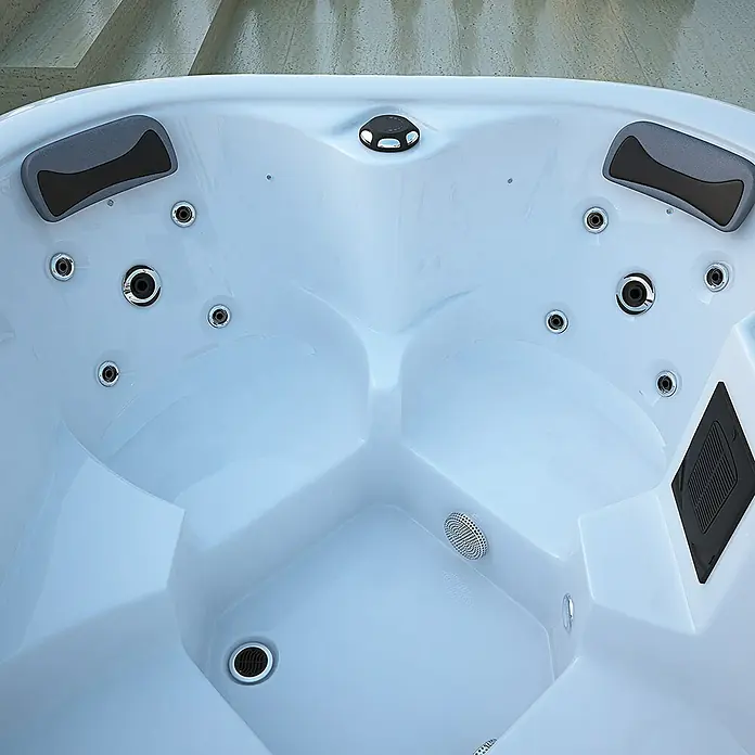 Home Deluxe Außen-Whirlpool Sea Star mit Treppe/ Thermoabdeckung - 180 x 160 x 79 cm, 850 l, Geeignet für: 4 Personen - Stimmungsaufnahme