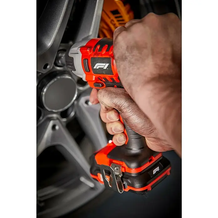 Formula 1® Akku-Schlagschrauber IW220 - 12 V, Anzahl Akkus: 1 Stk., 2 Ah, Leerlaufdrehzahl: 2.600 U/min, 8 -tlg. - Anwendungsbeispiel
