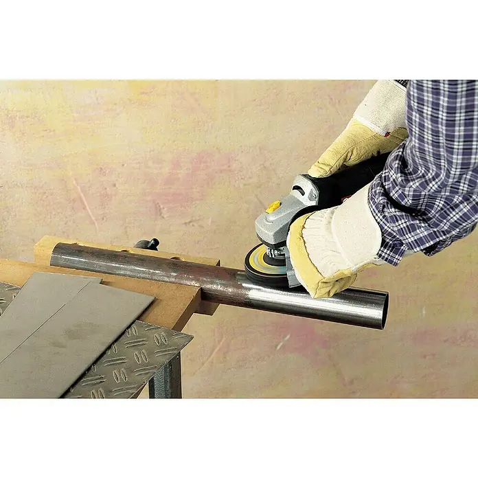Wolfcraft Disco de limpieza - Diámetro: 115 mm, Malla de carburo de silicio - Producto en uso