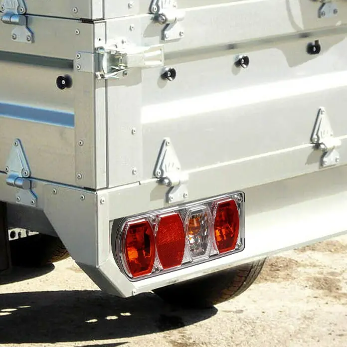 Carpoint Achterlicht Aanhanger Links - Kunststof - Close-up