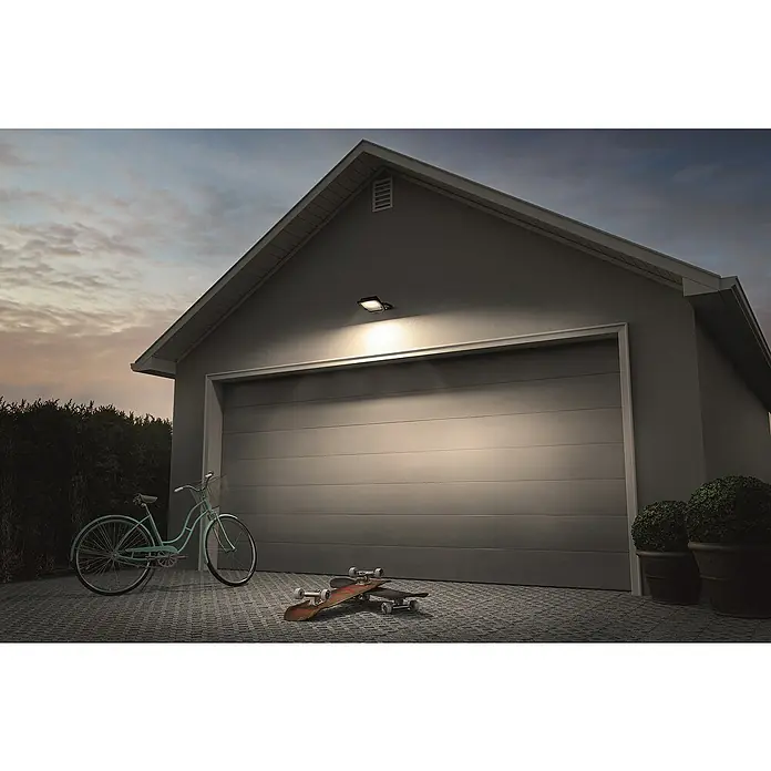 Ledvance Sensor-LED-Strahler - Grau, IP44 - Stimmungsaufnahme