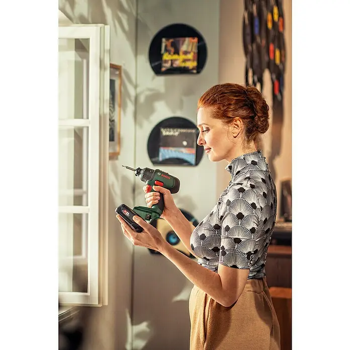 Bosch 18 V Power for All Taladro atornillador percutor de batería UniversalImpact 18 - 18 V, 2 baterías, 1,5 Ah, Número de revoluciones de marcha en vacío: 0 r.p.m. - 1.450 r.p.m. - Producto en uso