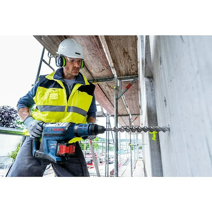 Bosch Professional Biturbo Akku-Bohrhammer 18V-45 C - 18 V, Ohne Akku, Einzelschlagstärke: 12,5 J - Anwendungsbeispiel