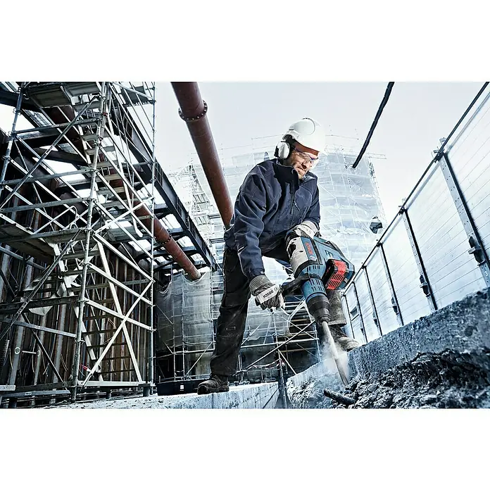 Bosch Professional Biturbo Akku-Bohrhammer 18V-45 C - 18 V, Ohne Akku, Einzelschlagstärke: 12,5 J - Anwendungsbeispiel