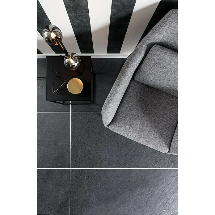 Feinsteinzeugfliese Lavagna Nera - 30 x 60 cm, Schwarz, Matt - Stimmungsaufnahme