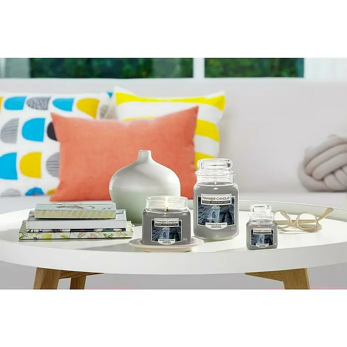 Yankee Candle Home Inspirations Duftkerze - Im Glas, Cosy Up, Large - Stimmungsaufnahme